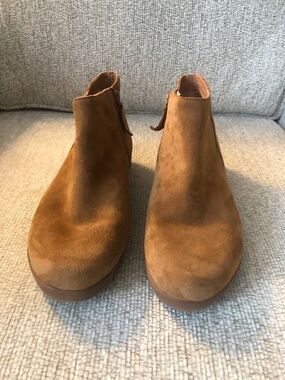 Fitflop Tan suede ankle boots - Women’s US size 9